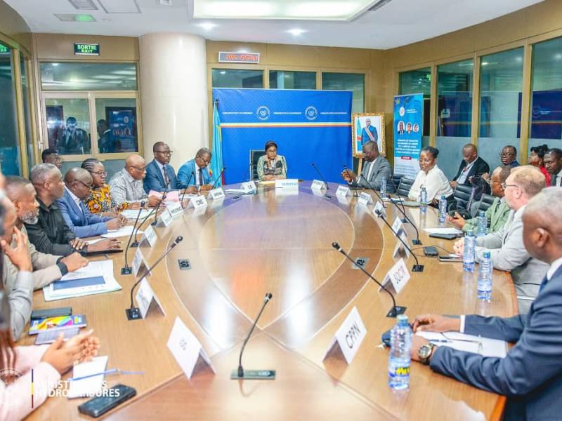 La ministre Acacia Bandubola mobilise les pétroliers pour sécuriser l’approvisionnement face aux tensions internationales