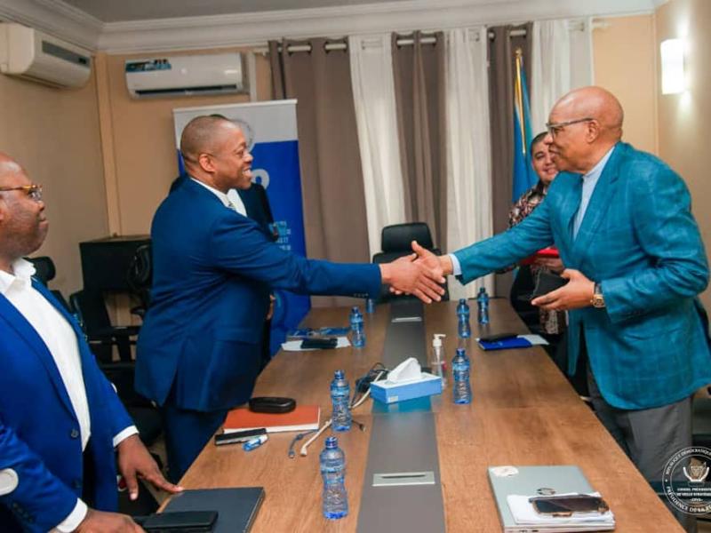 Le Coordonnateur du CPVS, François MUAMBA et Monsieur BADIBANGA, PCA de la SNEL lors de leur entretien