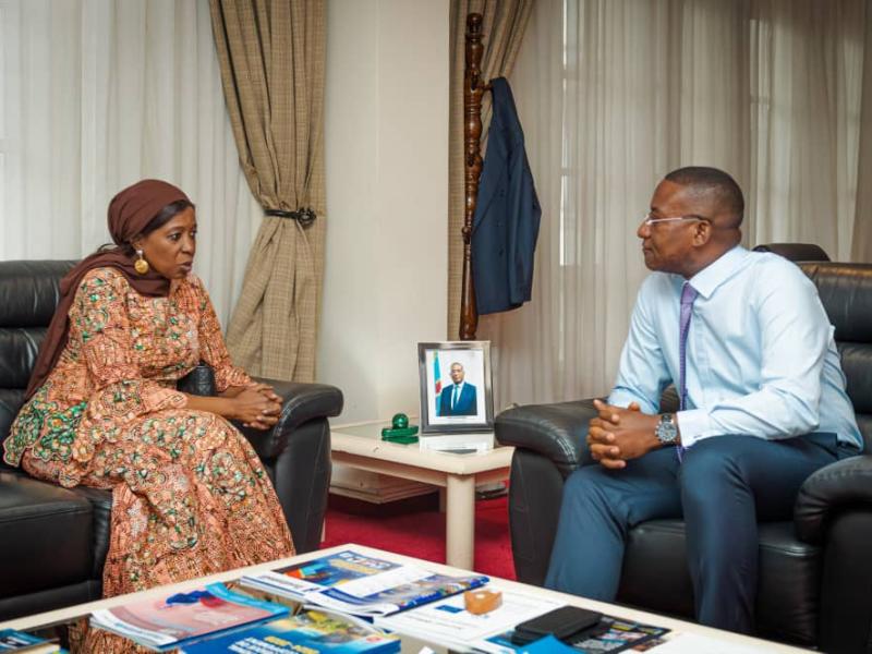 La Directrice exécutive de l'UNFPA, Diene KEITA et le Ministre Guylain NYEMBO MBWIZYA, lors de leur entretien, dans son cabinet de travail.