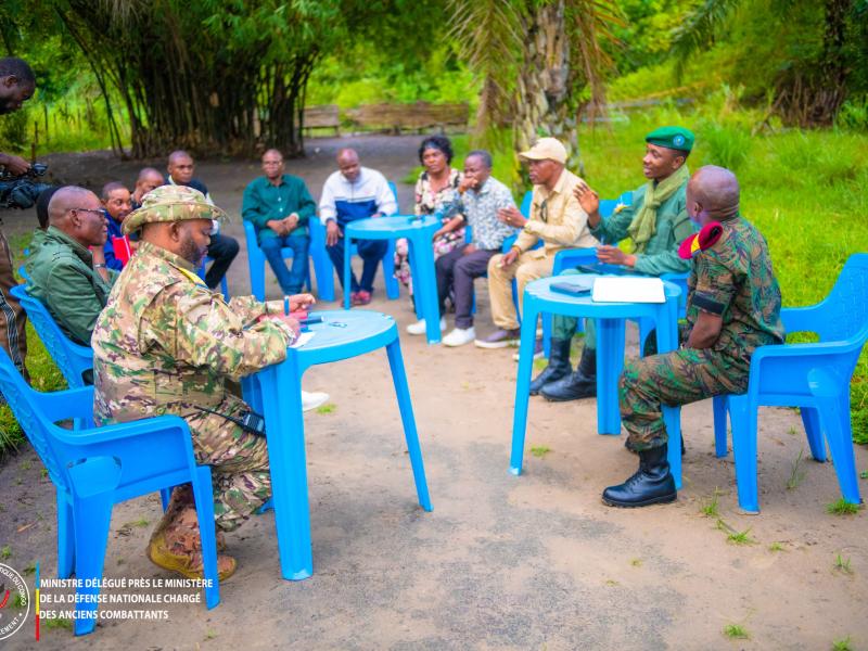 Une réunion entre les militaires et la délégation du Ministre délégué Eliezer Ntambwe, mercredi 26 mars 2026