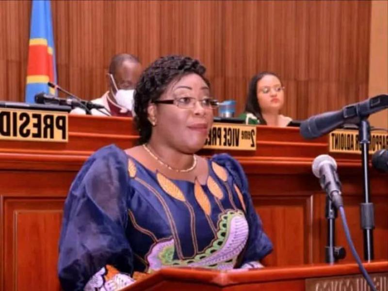 Nefertiti Ngudianza, rapporteuse du sénat