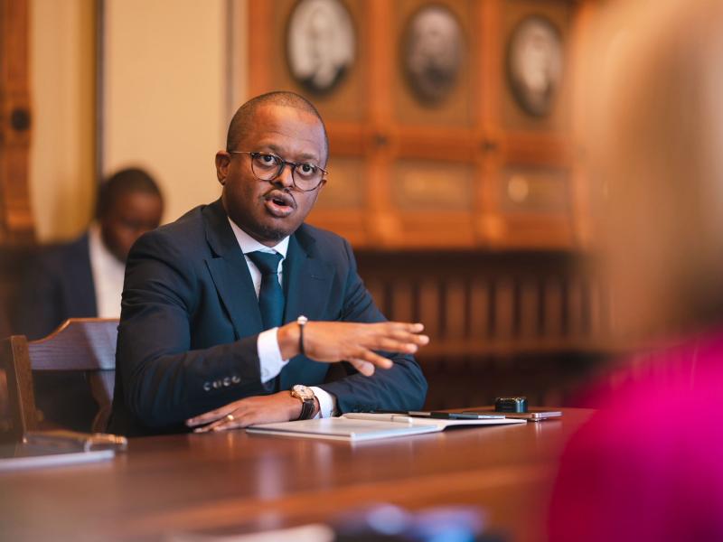 Patrick FATA MAPUNGU, Directeur Général du FONAREV, lors de son intervention devant Melania TRUMP, accompagné de Dénise NYAKERU TSHISEKEDI a Washington DC