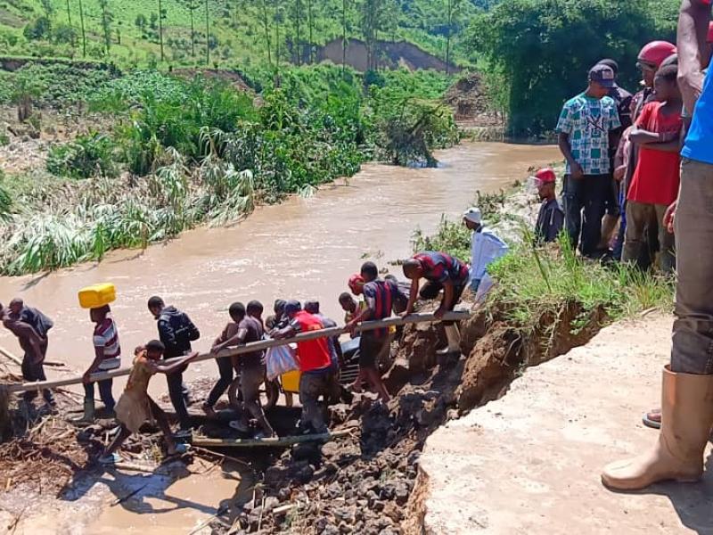 Effondrement du pont Ngwenda emporté par les eaux à la suite de pluies diluviennes [photo d’illustration]