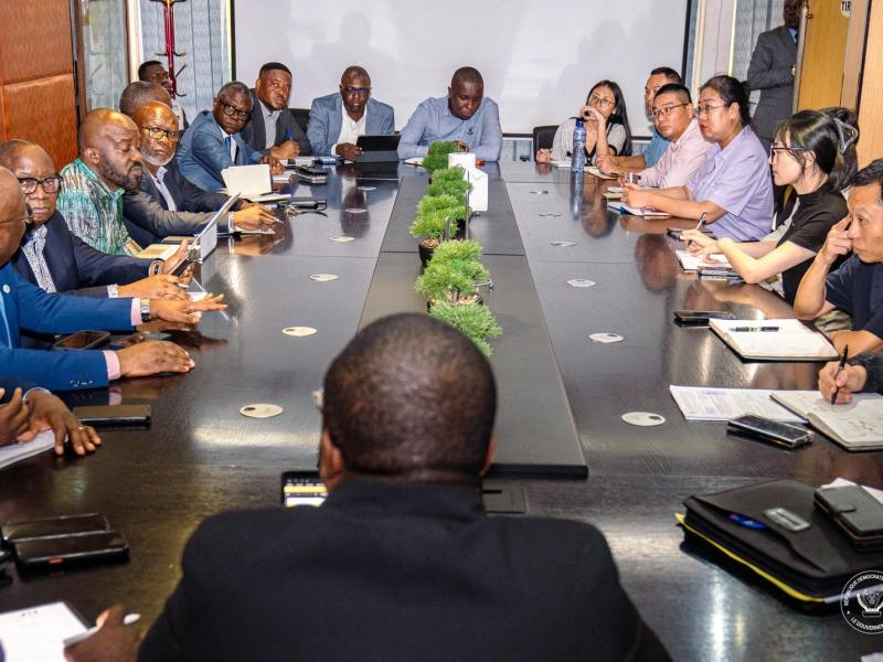 Une importante réunion au ministère des ITP en vue de se plancher sur la décision concernant l’intervention immédiate à exécuter sur quelques voiries stratégiques de la ville de Kinshasa