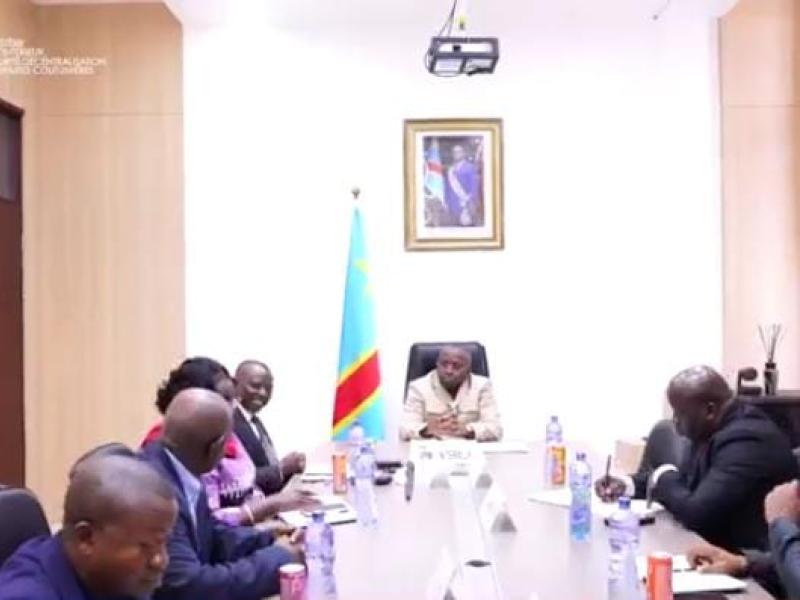 Le caucus de députés du Grand Équateur au sortir d'une réunion avec le VPM de l'Interieur Jacquemain Shabani Lukoo