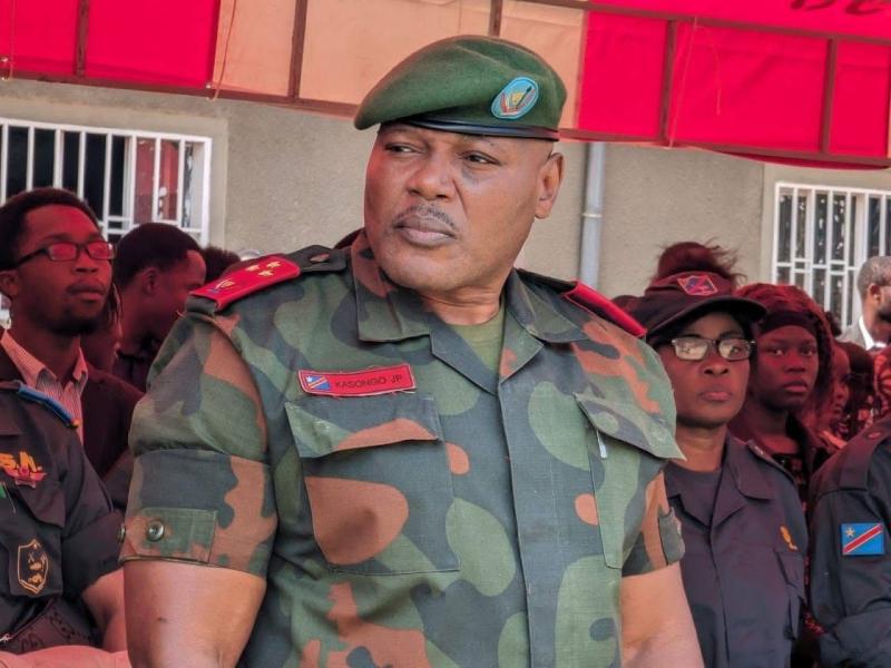 Le Lieutenant Général Jean Pierre Kasongo Kabwik, Commandant du Service National
