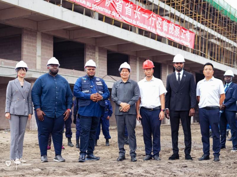 Le Gouverneur de Kinshasa Daniel BUMBA LUBAKI et les responsables du chantiers China City.