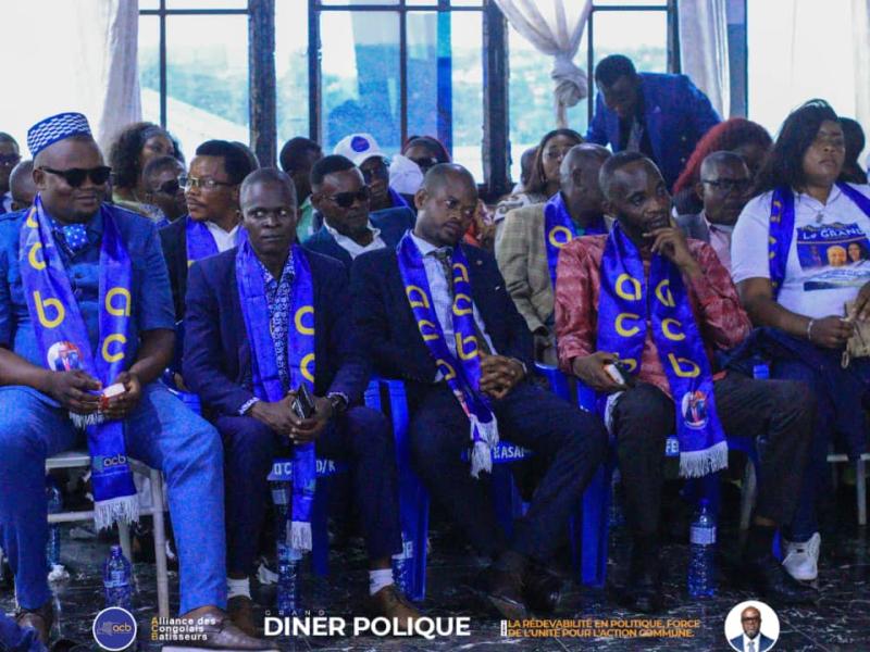 Les membres de l’ACB en plein dîner politique avec Gauthier Kilembe Kikido à Tshikapa [photo d’illustration]