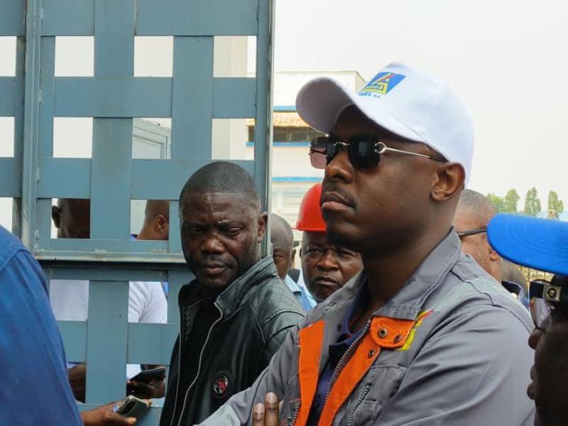 Teddy Lwamba, DG de la SNEL, en visite de chantier [photo d’illustration]