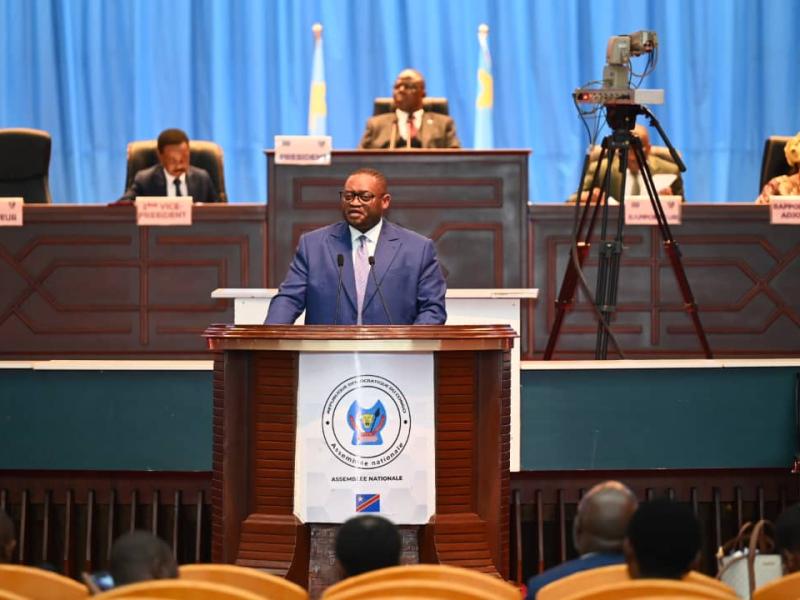 Le ministre des Finances Doudou Fwamba devant les élus nationaux, mardi 07 avril 2026