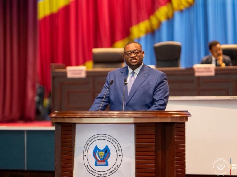 Le ministre Doudou Fwamba Likunde devant l’Assemblée nationale
