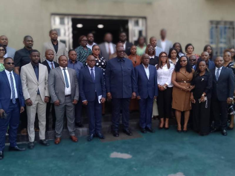 Le Ministre des Mines Louis Watum avec les cadres et agents du FOMIN