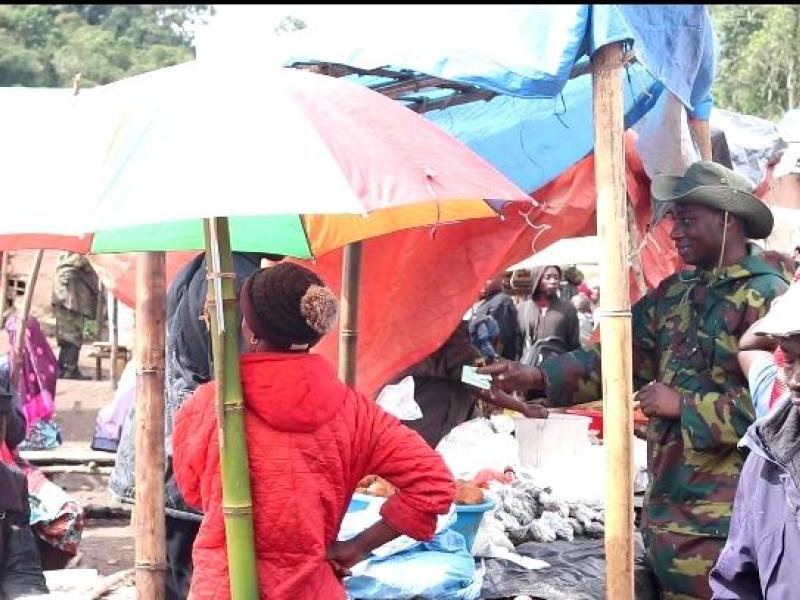 Des femmes commerçantes ont repris leurs activités génératrices de revenus à Minembwe après un déploiement des FARDC dans la région
