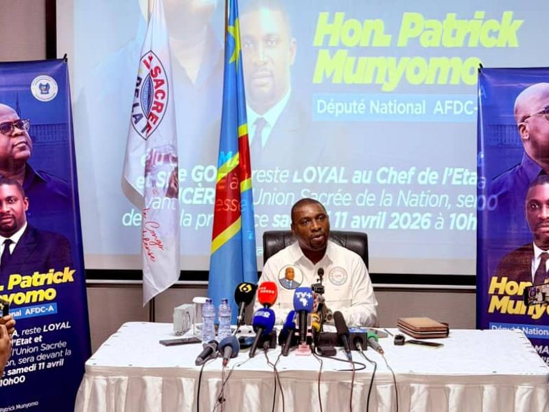 L’élu de Goma, Patrick Munyomo devant la presse à Kinshasa [photo d’illustration]