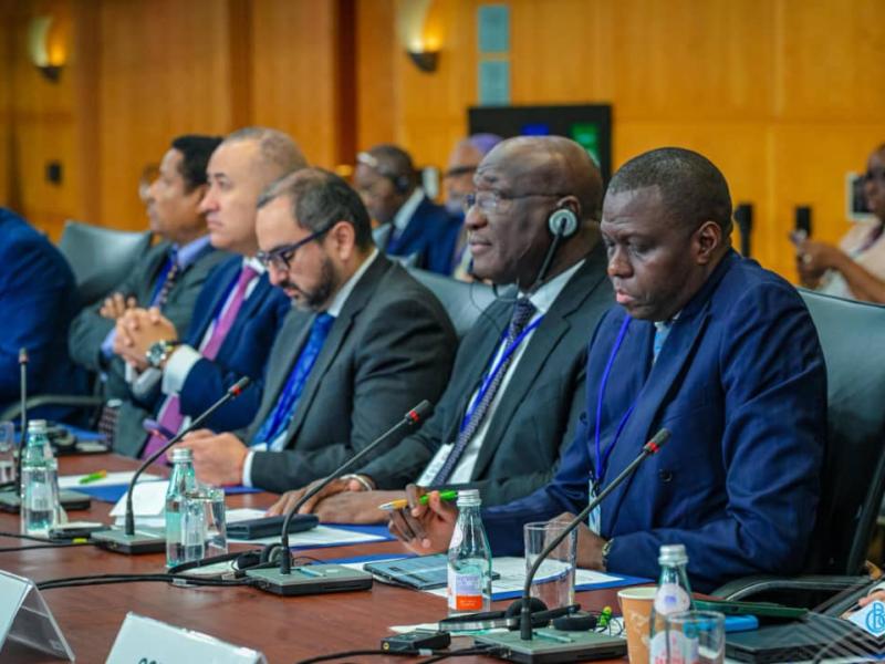 André Wameso, Gouverneur de la Banque Centrale du Congo, à l'extrême droite de la photo