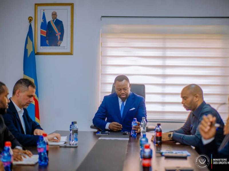 Le ministre de Droits humains Samuel Mbemba en réunion avec Claudio Costanza, chef adjoint de la coordination de la sécurité sur le terrain du conseil de l'Europe