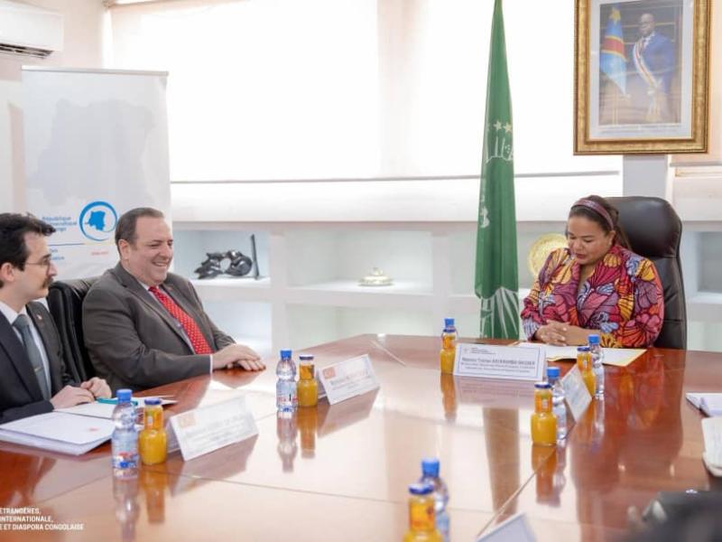 Thérèse Kayikwamba lors d'une réunion avec quelques diplomates turcs à Kinshasa [Photo d'illustration]