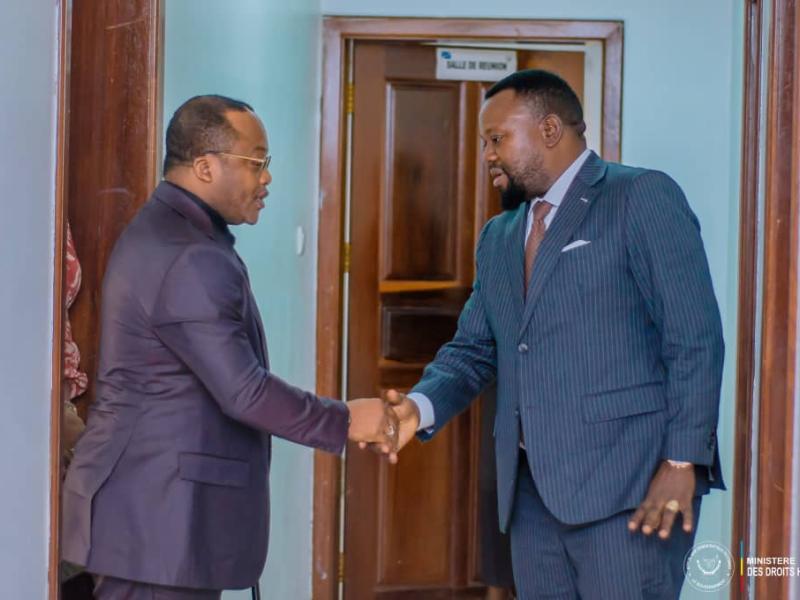 Le ministre des droits humains Samuel Mbemba et l’archevêque supérieur des Communautés Unies de Réveil (C.U.R), le prophète Israël Dodo Kamba [photo d'illustration]