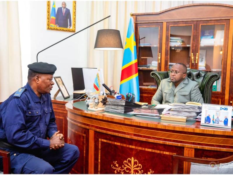 Le VPM Jacquemain Shabani et le commandant du commissariat du Mont-Amba, Mohamed Mulumba Kasongo [photo d'illustration]