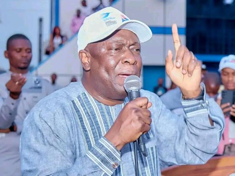 Augustin Kabuya,  secrétaire général de l’UDPS devant les militants du parti [photo d’illustration]