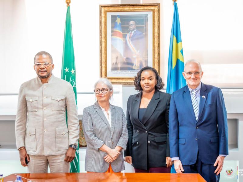 Didier Budimbu, Noëlla Ayeganato et les représentants des États-Unis, et du Canada à Kinshasa.