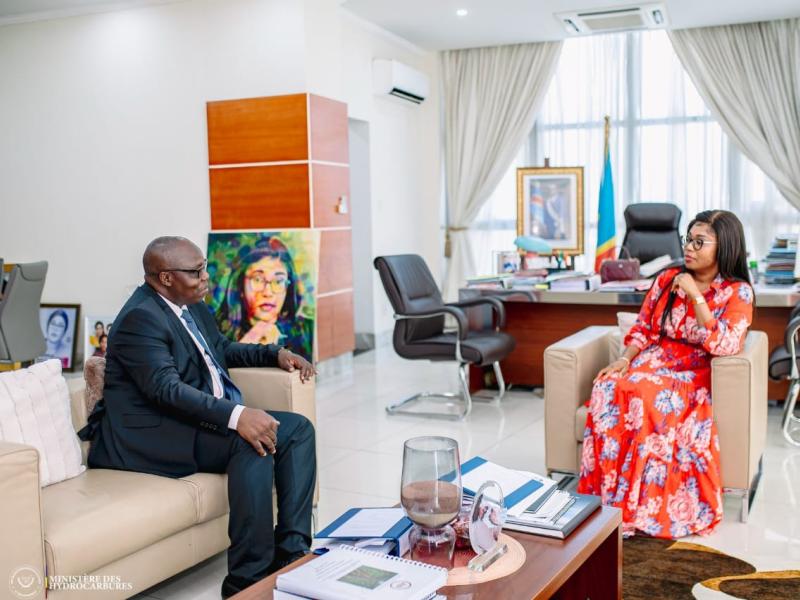 La ministre d’État des Hydrocarbures, Acacia Bandubola et le ministre centrafricain du développement de l’énergie et des ressources hydrauliques, Arthur Bertrand PIRI [photo d'illustration]