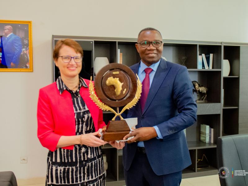 Le ministre du Commerce extérieur Julien Paluku Kahongya et la diplomate Alyson King [photo d'illustration]