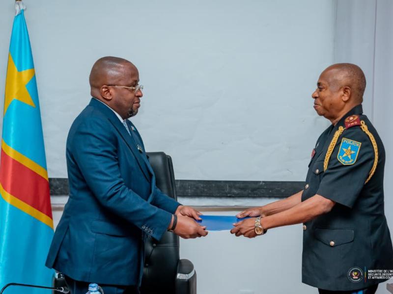 Le VPM de l’Intérieur, Jacquemain Shabani réceptionne les numéros verts d’urgence de la PNC [photo d'illustration]