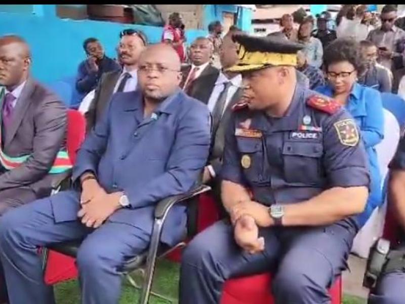 Le VPM Jacquemain Shabani accompagné du Commissaire divisionnaire adjoint de la ville de Kinshasa Israël KANTU et le bourgmestre de la commune de Bumbu