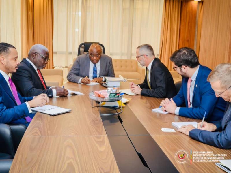 Jean-Pierre Bemba, VPM des Transports, Voies de communication et Désenclavement en audience avec Rémi Maréchaux, ambassadeur de France en RDC, accompagné de la délégation de l’AFD et de Haropa Port