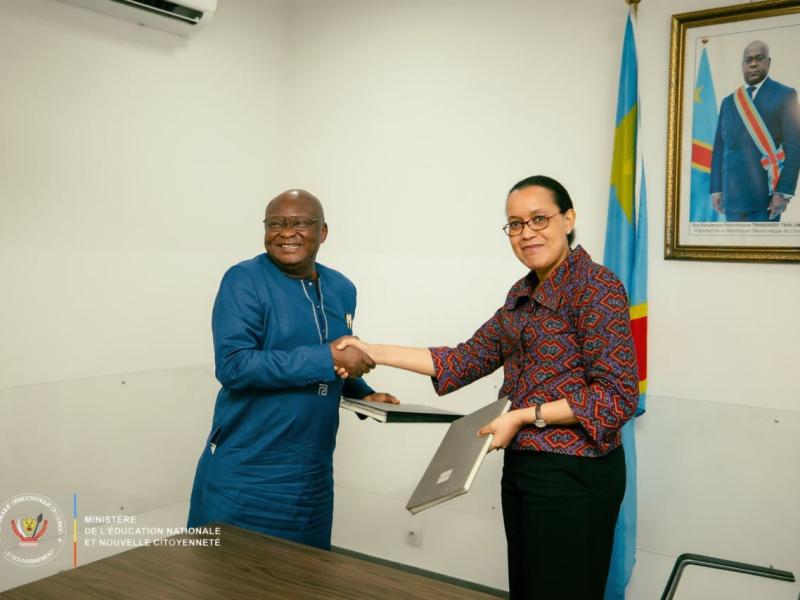 La ministre de l’Éducation nationale, Raïssa Malu, et le représentant du SENAPI [photo d’illustration]