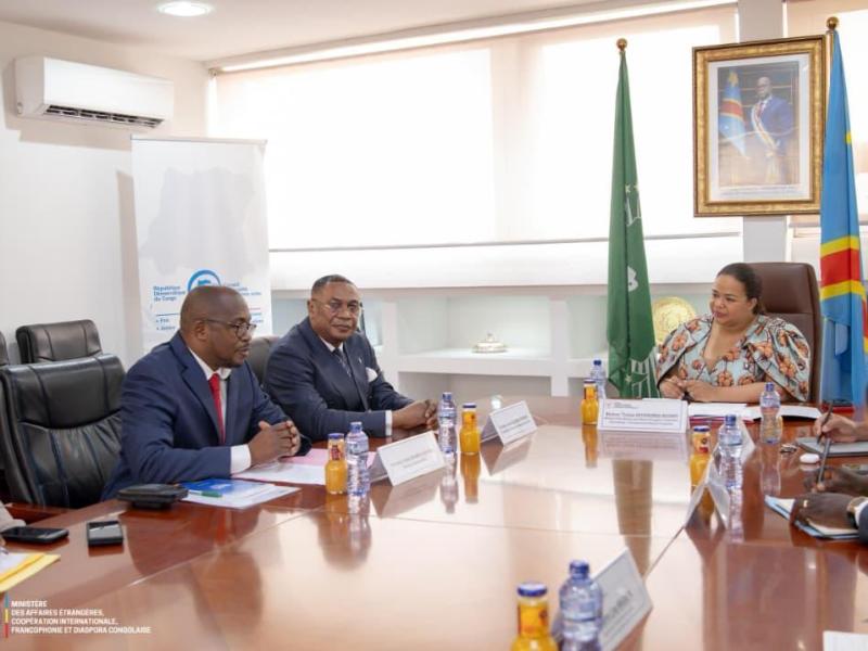 La ministre des Affaires étrangères, Thérèse Kayikwamba Wagner, et les responsables du CEEC [photo d'illustration]