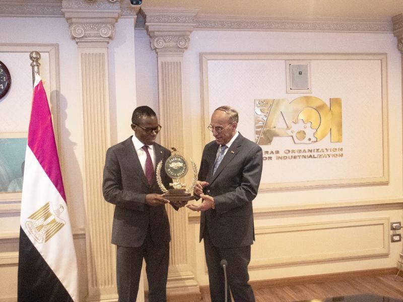 Le Ministre délégué Eliezer Ntambwe et le Général de division Tawhid,  lundi 27 avril 2026