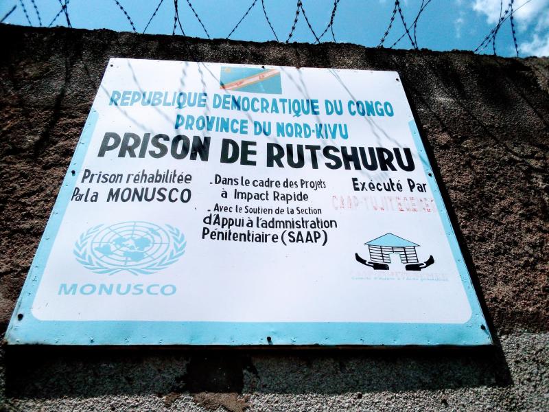 Pancarte placée à l’entrée de la prison centrale de Kanyangabi, à Rutshuru-centre [photo d’illustration]