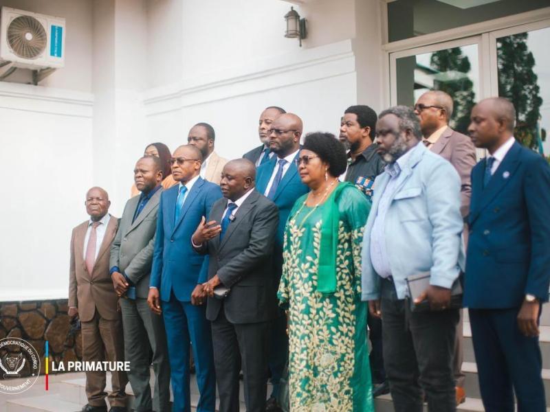 Les élus nationaux du Kongo Central après leur réception par la Première ministre Judith Suminwa, mardi 28 avril 2026