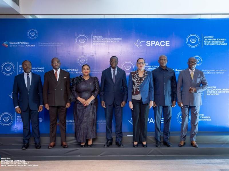 Les membres du Gouvernement et d'autres partenaires de l'éducation [photo d'illustration]