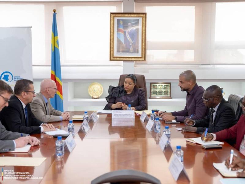 Thérèse KAYIKWAMBA WAGNER, Ministre d'État en charge des Affaires Étrangères et la délégation de la Monusco conduite par le représentant du Secrétaire Général des Nations unies, James SWAN