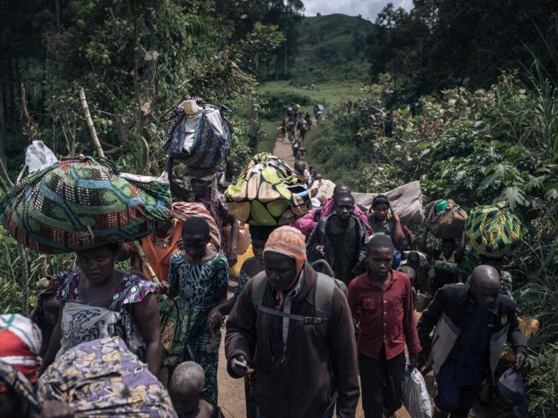 Des civils fuyant les combats dans l’est de la RDC