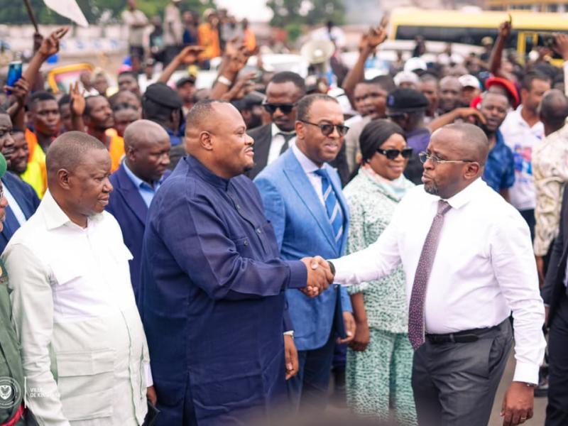Le VPM Jacquemain Shabani avec les autorités provinciales [photo d'illustration]
