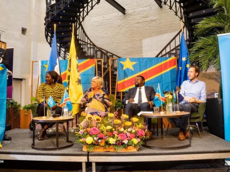 Le ministre Patrick Muyaya Katembwe lors de sa prise de parole au siège du parti Anders à Bruxelles