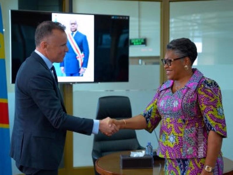 Philippe Bolopion directeur exécutif de Human Rights Watch, et Judith Suminwa, Première ministre de la RDC, le 21 mai 2026 [photo d’illustration]