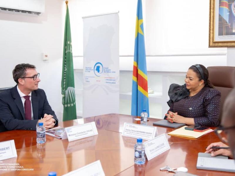 Thérèse KAYIKWAMBA WAGNER Ministre d'État en charge des Affaires Étrangères et Constantin GRUND, Représentant résident de la Friedrich-Ebert-Stiftung en RDC lors de leur entretien