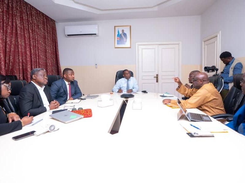 Une réunion stratégique entre le Ministre d’État en charge du Plan, Guylain NYEMBO et le Représentant résident de l’UNFPA en RDC, Alain AKPADJI ce jeudi 30 avril 2026