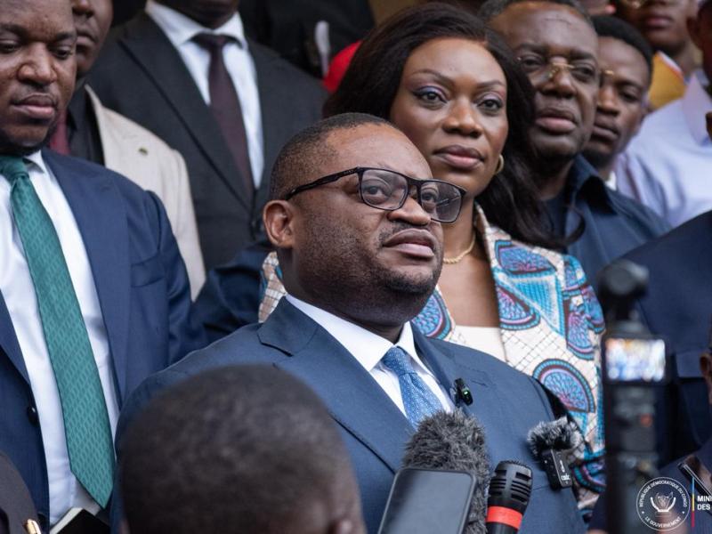 Le ministre Doudou Fwamba lors d’une visite de travail à la Direction des grandes entreprises de la DGI, à l’occasion de la clôture de l’échéance fiscale d’avril 2026.