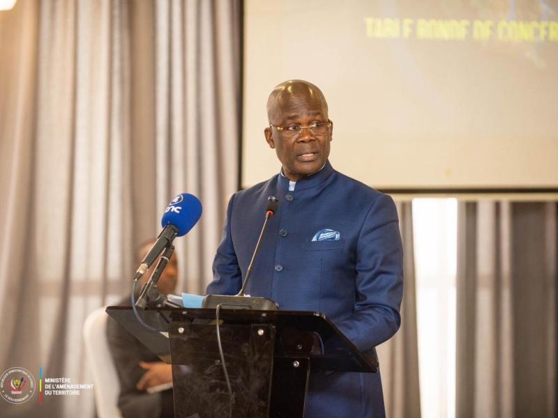Jean Lucien Bussa, ministre de l’aménagement du territoire, lors de son discours de bienvenue à l’ouverture des travaux