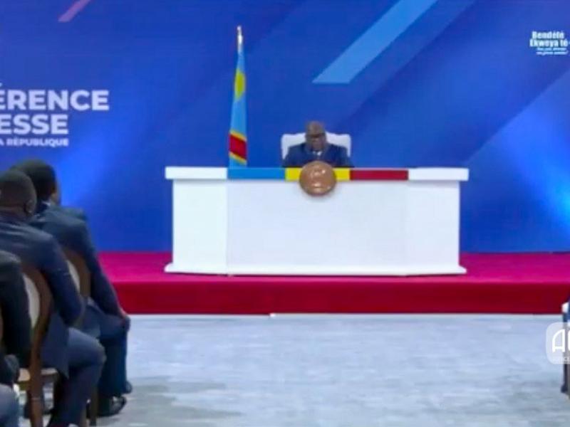 Félix Tshisekedi devant les journalistes congolais lors d’une conférence de presse à la Cité de l’Union africaine, mercredi 6 mai 2026