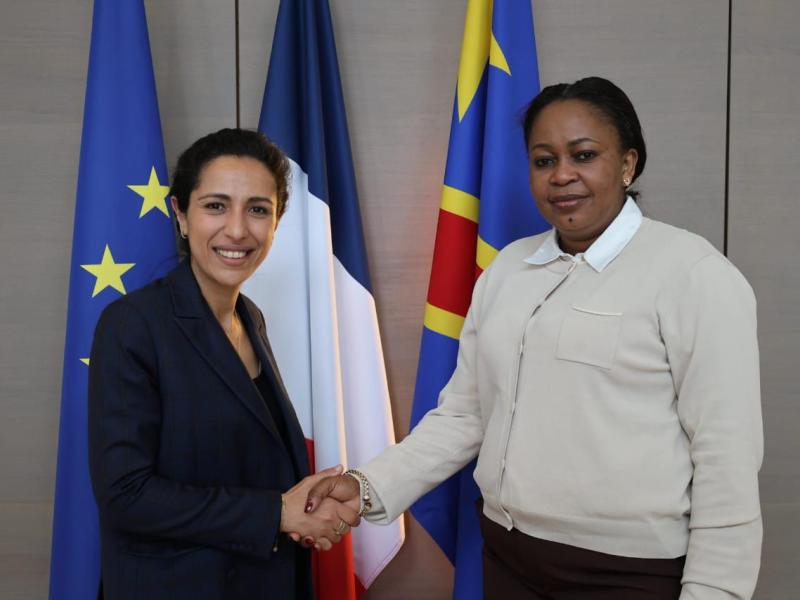 La ministre du Genre Micheline Ombae et une responsable française à Paris [photo d'illustration]