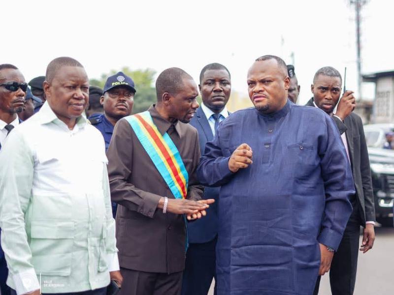 Le bourgmestre de Masina en train de plaider l’augmentation des effectifs auprès du Gouverneur Daniel Bumba