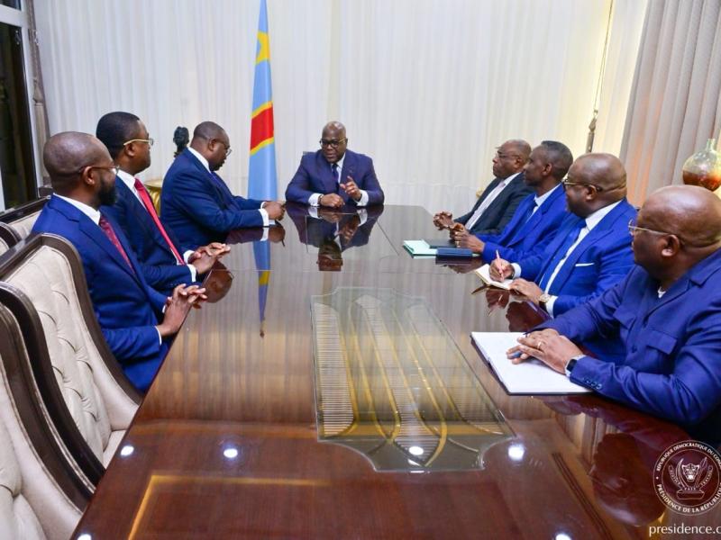 Le chef de l'État Félix Tshisekedi et la délégation du Congo - Brazzaville, lors d'une réunion vendredi 08 mai à Kinshasa