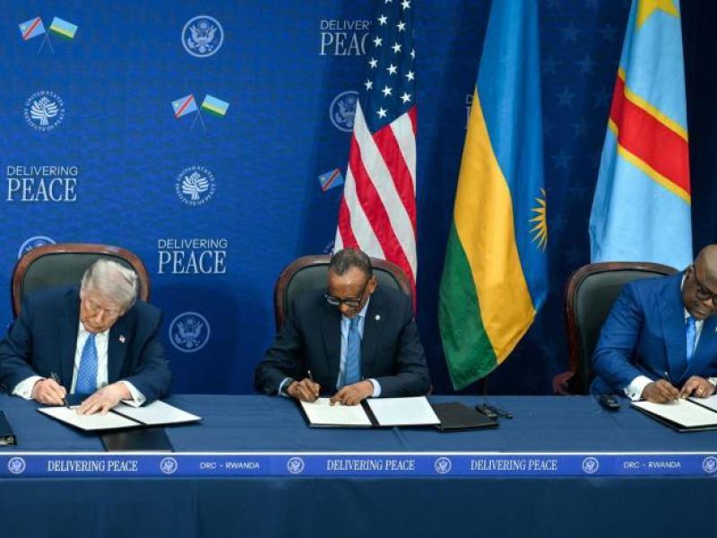 Les présidents Donald Trump des USA, Paul Kagame du Rwanda et Félix Tshisekedi de la RDC, lors de la signature de l'accord de paix de Washington